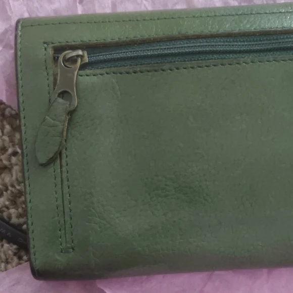 Green IL BISONTE Snap Button Closure Leather Wallet - Picture 6 of 14